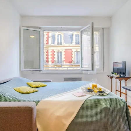 Apartment Studio Bellevue Clemenceau-4 By Interhome